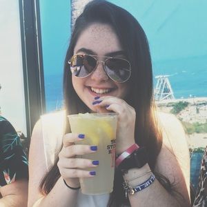 Meet your Posher, Nicole